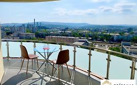 Cityscape Apartment Near Palas Mall